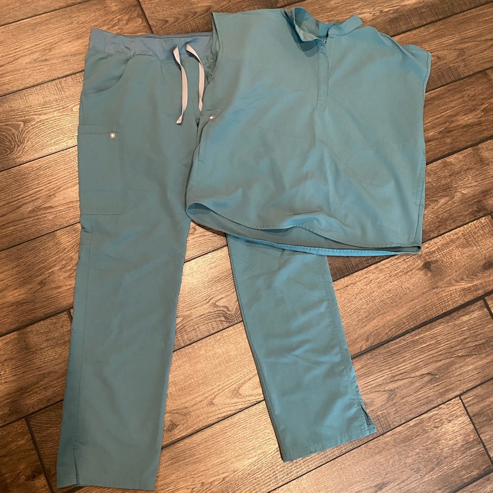 Women’s Figs Scrub Set, medium top, large-tall bottoms